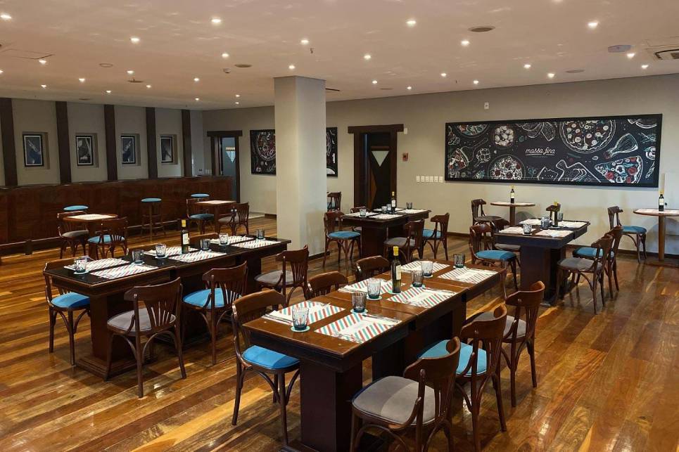 O restaurante Massa Fina fica aberto para o jantar Restaurante Massa Fina