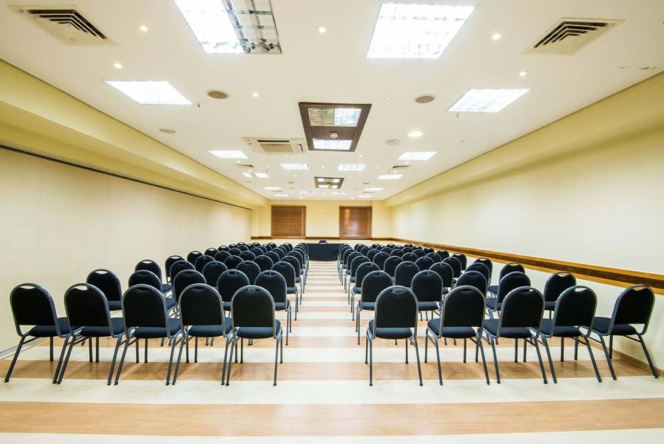 Eventos corporativos também têm seu espaço no Vila Galé Fortaleza Sala de reunião