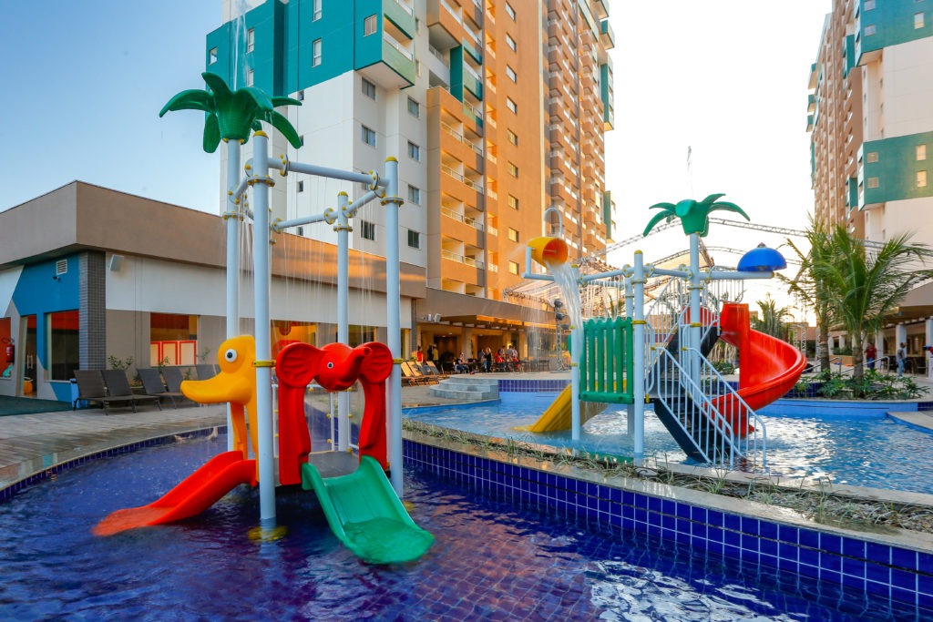 Atrações para as crianças não faltam no Enjoy Piscina infantil no Enjoy Olímpia Park Resort