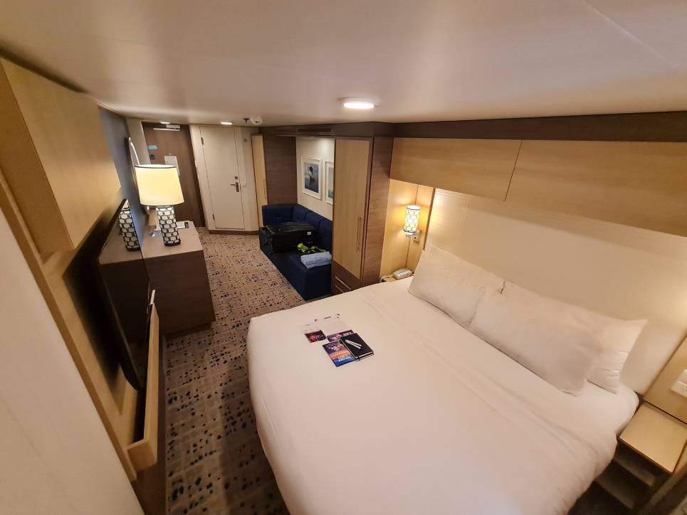 As cabines do navio são amplas e aconchegantes Cabine do Odyssey of The Seas