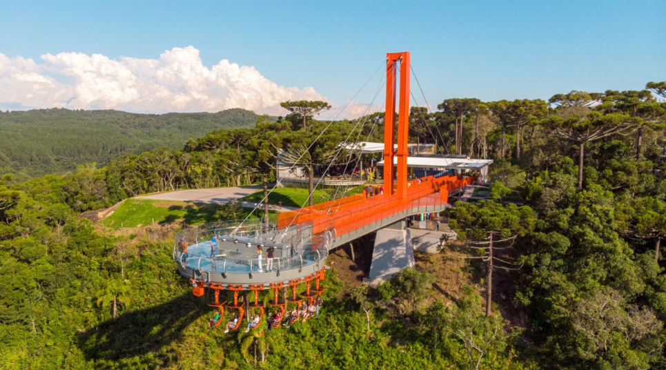 Skyglass em Canela Maior plataforma de vidro da América Latina
