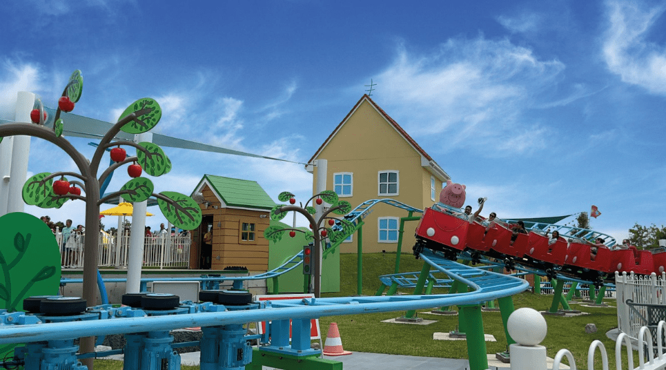 Montanha-russa do Papai Pig Atrações Peppa Pig Parque