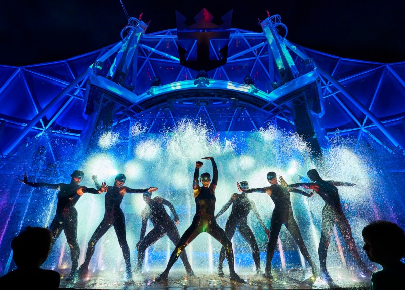 Existem inúmeras atrações no Wonder of the Seas. AquaTheater do cruzeiro Wonder of the Seas