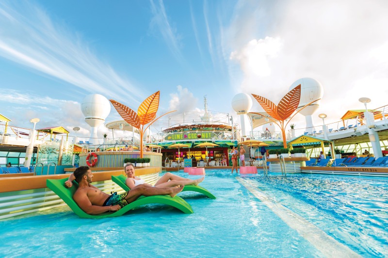 Esse cruzeiro conta com diversas atividades e atrações. Área externa do cruzeiro Navigator of the Seas