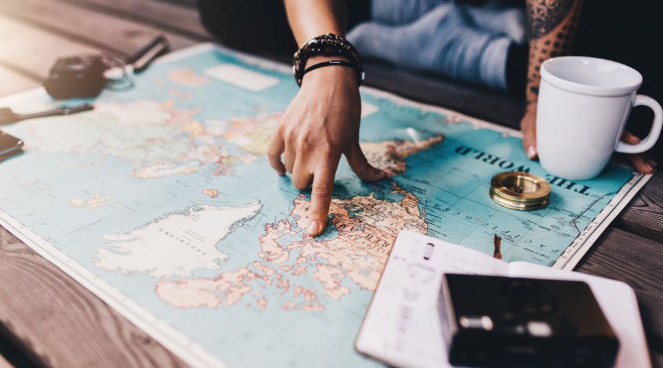 A Viajar sempre se planeja para as suas viagens. Mapa-múndi
