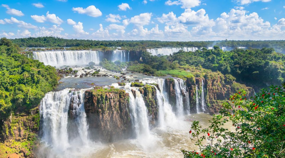 Cataratas do Iguaçu é considerada uma das sete maravilhas naturais do mundo. Feriados de 2023